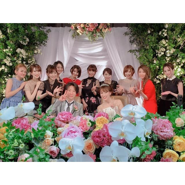 三島ゆかりさんのインスタグラム写真 - (三島ゆかりInstagram)「ゴールデンウィーク前半は東京へ、弓束の結婚式へ出席してきました💒✨ 弓束とはプラチナムに入ってわりとすぐ仕事が一緒になり、同い年やし大阪と滋賀で関西同士ということですぐに仲良くなりました💖 美脚戦隊スレンダーDXとして、一緒にライブしたりテレビ出たりして、私が大阪へ帰る時も、事務所の仲良かった子たちに声かけて送別会を開いてくれたのも弓束でした🍻 そんな弓束が結婚👰💍🤵 幸せいっぱいでとっても綺麗でした😍 #六本木グランドハイアット #結婚式 #林弓束 #おめでとう #プラチナムプロダクション #同い年 #大阪 #滋賀 #関西 #美脚戦隊スレンダーdx #predia #ウェディングドレス #めちゃくちゃ綺麗 #旦那様の顔 #解禁 #三島ゆかり #私も早く嫁に行きたい #幸せのおすそ分けいただいた #ありがとう平成 #令和もよろしくお願います #followme」5月4日 17時13分 - apple340