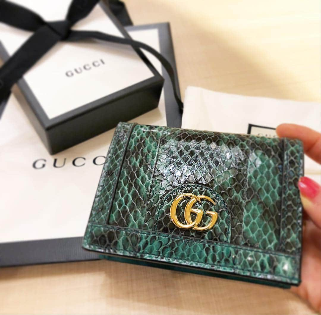 西村歩乃果さんのインスタグラム写真 - (西村歩乃果Instagram)「自分へのご褒美に  #財布 #gucci #green」5月4日 17時17分 - honoka.n28