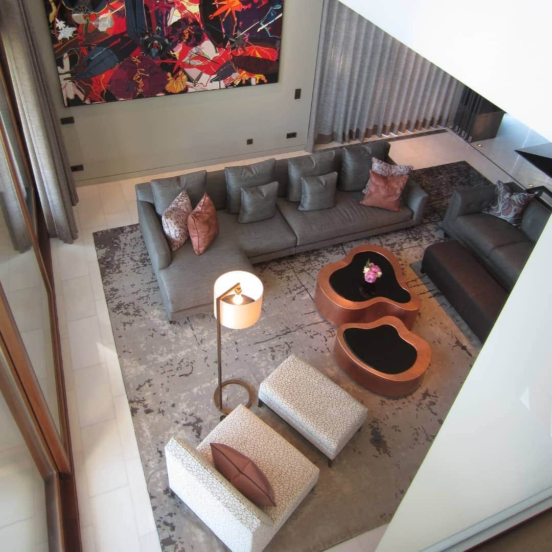 Minotti Londonさんのインスタグラム写真 - (Minotti LondonInstagram)「The team from Carden Cunietti have done it again with this beautiful design in a modern house in Barcelona, Spain.  See how they’ve used Minotti furniture (including the Allen sofa) to turn the space into a comfortable, elegant and functional space.  Click the link in our bio to discover the Allen sofa.  #interiors #interiorstyling #designers #luxury #interiordesigninspiration #luxurylifestyle #luxurydesign #furnituremaker #furniture #interiordesign #luxuryinteriors #interiordesigner #design #designinspiration #furnituredesign #interior #luxurylife #designer #designs」5月4日 17時18分 - minottilondon