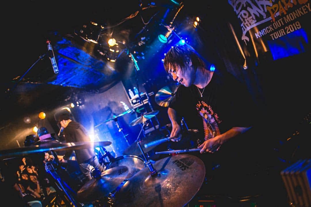 ナオミチさんのインスタグラム写真 - (ナオミチInstagram)「BACK TO THE MIXTURE TOUR Part Ⅱ 始まりました★ 渋谷CRAWLあざした!! 一言。 『死ぬかと思ったw』 ですw 皆様のおかげで最高のスタートを切れました!! 明日は盛岡★ #rock #rockband #drum #drummer #mixture #rap #metal #hardrock #band #japanese #pearl #sabian #roland #kom #knockoutmonkey #being #rideme #ミクスチャー #kobe #japan」5月4日 17時18分 - naomichi_kom_rideme