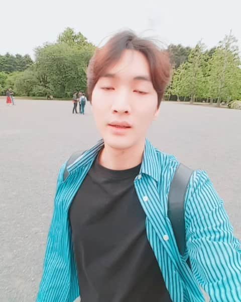 ソン・セヒョンのインスタグラム：「#신주쿠_교엔 #힐링 #브_이✌」