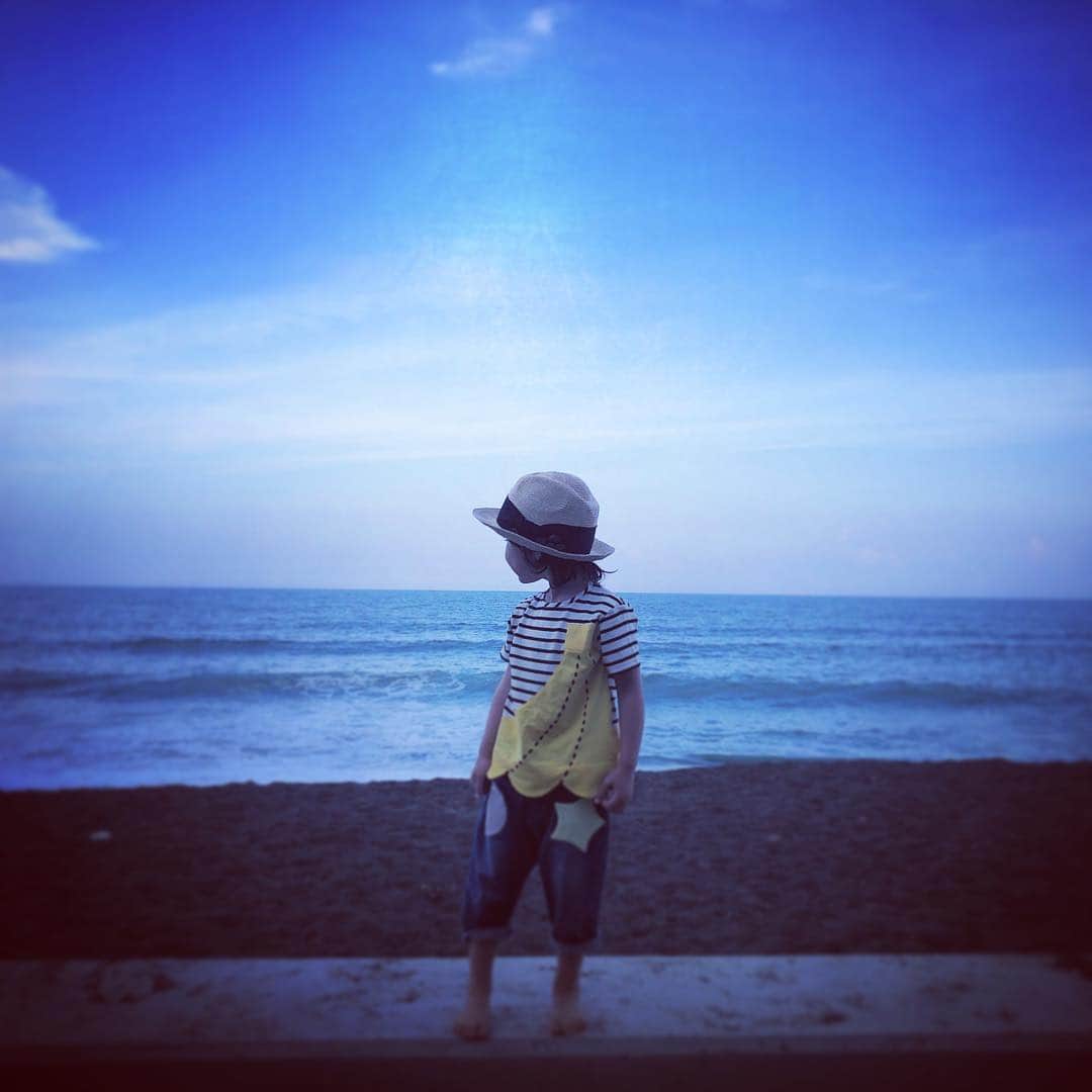 KOKIAのインスタグラム：「Save the blue ocean. #tokyo #japan #japon #kokia #photography #歌手 #コキア #insta #art #beautiful #picoftheday #follow #女性 #ソングライター #photooftheday #woman #jmusic #ボーカリスト #singer #songwriter #jpop #vocalist #voice #声 #ライブ #live #綺麗 #日本 #海#ocean」