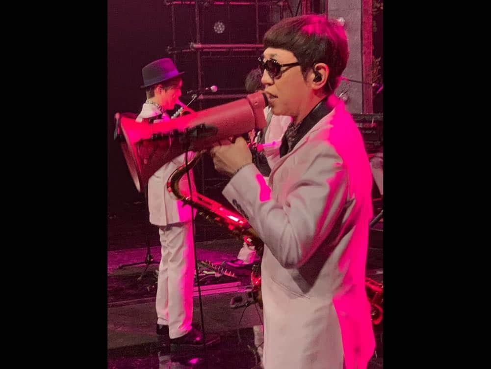 フジテレビ「Love music」さんのインスタグラム写真 - (フジテレビ「Love music」Instagram)「﻿東京スカパラダイスオーケストラさんから﻿ オフショット頂きました😎🥳﻿ ﻿ 明日よる24:30〜放送﻿ ※地域によって放送日時が異なります。﻿ 各放送局のHPにてご確認下さい。﻿ ﻿ 🎸🎺﻿ #東京スカパラダイスオーケストラ﻿ #スカパラ﻿ #デビュー30周年イヤー﻿ #NARGO #Trumpet﻿ #北原雅彦 #Trombone﻿ #GAMO #Tenorsax﻿ #谷中敦 #Baritonesax﻿ #加藤隆志 #Guitar﻿ #川上つよし #Bass﻿ #沖祐市 #Keyboards﻿ #大森はじめ #Percussion﻿ #茂木欣一 #Drums﻿ #最多出演 #ありがとうございます﻿ #Lovemusic﻿ #ラブミュージック﻿ #フジテレビ」5月4日 17時40分 - lovemusic_fujitv