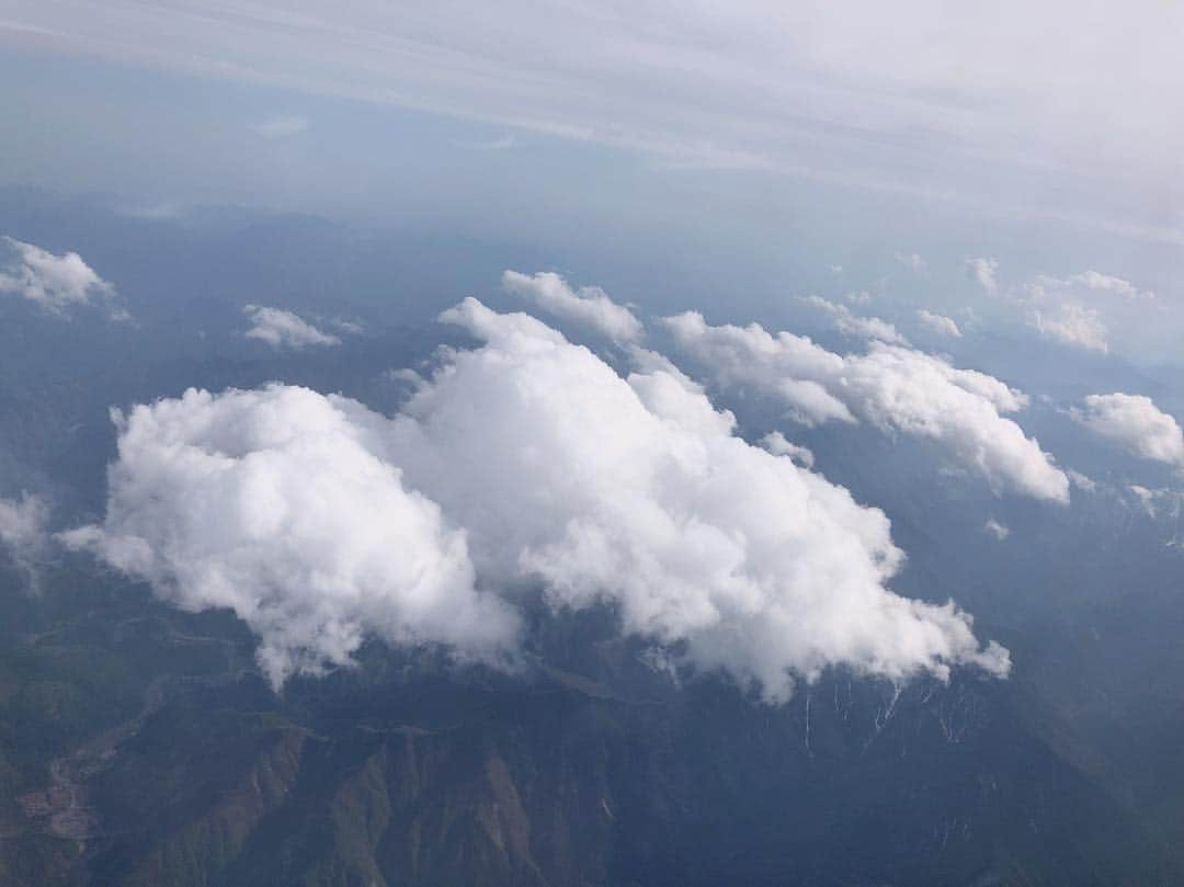 小島梨里杏さんのインスタグラム写真 - (小島梨里杏Instagram)「☁️🏔✈︎ . #福岡 #天才てれびくんYOU #イベント #おタコ体操 #おたこぷー さん . #ありがとう」5月4日 17時41分 - r_riria