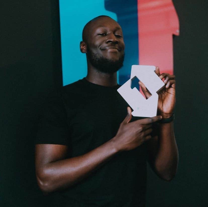 BBC Radioさんのインスタグラム写真 - (BBC RadioInstagram)「King Stormzy with his first ever UK Number 1 trophy yesterday 🔥 🏆 📷: @officialcharts」5月4日 17時43分 - bbcradio1