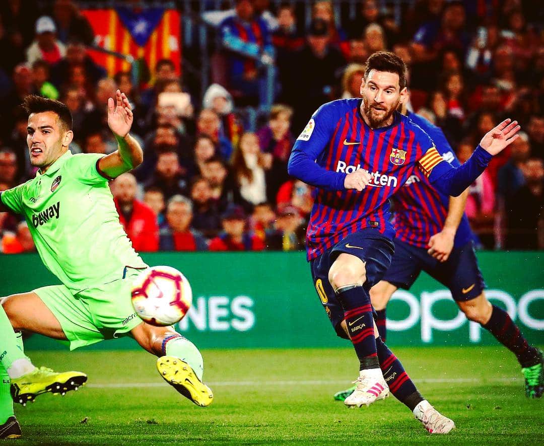 LFPさんのインスタグラム写真 - (LFPInstagram)「One week ago... @leomessi decided (one more time)! 🏆 • #Messi #Barça #LaLiga #LaLigaSantander #Back」5月4日 17時52分 - laliga