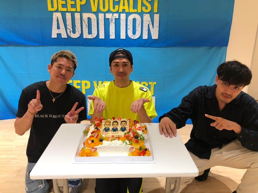 YUICHIROさんのインスタグラム写真 - (YUICHIROInstagram)「. DEEP VOCALIST AUDITION 一次審査が全て終了いたしました‼︎ . 受けて下さった皆さん、本当にありがとうございました‼︎‼︎‼︎ . 是非これからのDEEP楽しみにしていて下さい☆ . EXPG STUDIO MIYAZAKIの皆さんに12周年をお祝いしていただきました、可愛いケーキありがとうございました🎂 . #DEEP #DEEPVOCALISTAUDITION #DVA #宮崎 #AUDITION #12th」5月4日 18時00分 - deep_yuichiro_official