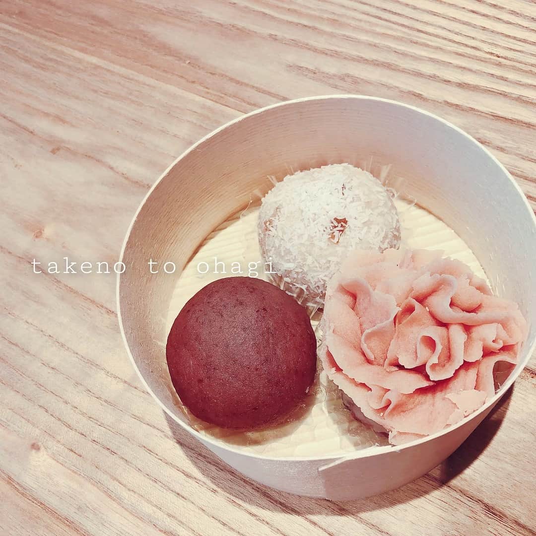 斉藤マリナ(さいまり) さんのインスタグラム写真 - (斉藤マリナ(さいまり) Instagram)「かわいすぎておはぎに見えないんですが、おはぎです . 和生菓子なような、でも洋素材も使われているでもおはぎ。とにかくめちゃくちゃおいしかったです❀ . #こしあん #ココナッツとレモンピール #アプリコットキャンディ . #takenotoohagi#japan#wagashi#japanesesweets#tokyo#foodporn#foodie#camera#followme . #タケノとおはぎ#おはぎ#和菓子#和生菓子#東京#スイーツ#和スイーツ#初マタ#マタニティライフ#妊婦生活#初マタさんと繋がりたい」5月4日 18時01分 - saitoh_marina