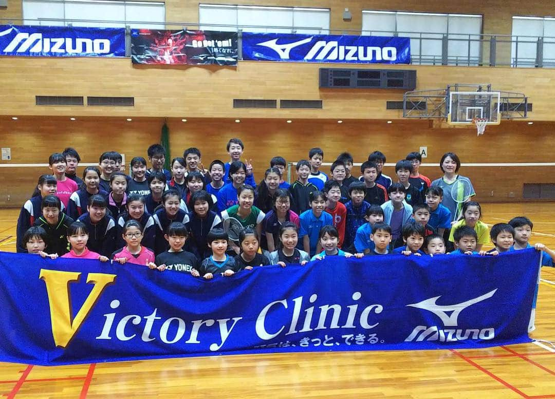 奥原希望さんのインスタグラム写真 - (奥原希望Instagram)「. "Victory Clinic" . 大阪の吹田でスポンサーしていただいてるミズノ主催の講習会がありました！ . 小中高生、また初めて一般の方に教える時間もありとても経験になりました😆 . 短い時間でしたが、皆さんが一生懸命1球ずつ真剣に向き合う姿がとても印象的でした。 . 日帰りという強行スケジュールですが、私が逆にエネルギーをもらって東京へ帰ります💪  参加してくださった方、スタッフの方、ありがとうございました(^^)」5月4日 18時14分 - okuharanozomi