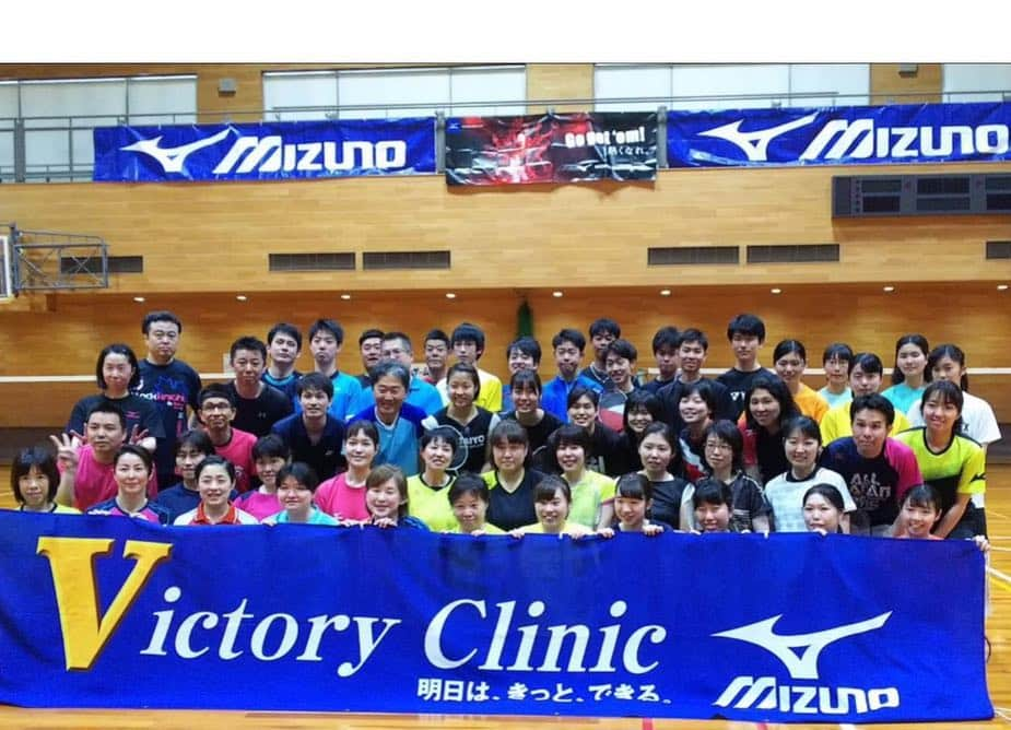 奥原希望さんのインスタグラム写真 - (奥原希望Instagram)「. "Victory Clinic" . 大阪の吹田でスポンサーしていただいてるミズノ主催の講習会がありました！ . 小中高生、また初めて一般の方に教える時間もありとても経験になりました😆 . 短い時間でしたが、皆さんが一生懸命1球ずつ真剣に向き合う姿がとても印象的でした。 . 日帰りという強行スケジュールですが、私が逆にエネルギーをもらって東京へ帰ります💪  参加してくださった方、スタッフの方、ありがとうございました(^^)」5月4日 18時14分 - okuharanozomi