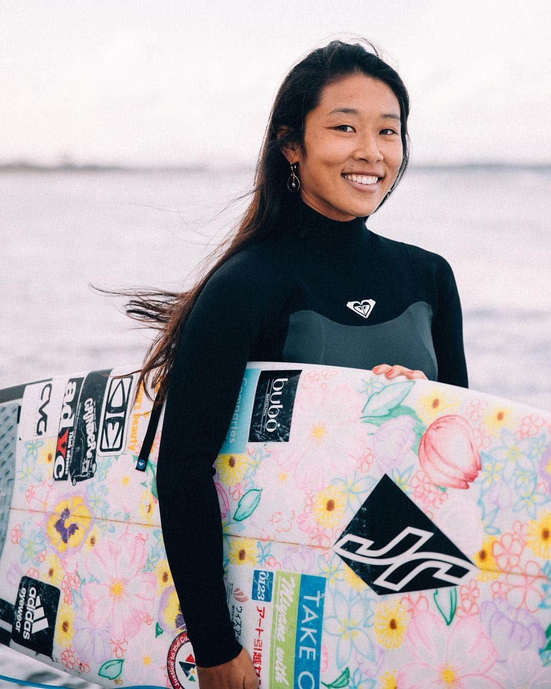 大村 奈央さんのインスタグラム写真 - (大村 奈央Instagram)「👕 @roxy @roxyjapan @roxysurfclub #roxywetsuit 💐」5月4日 18時19分 - naoomura