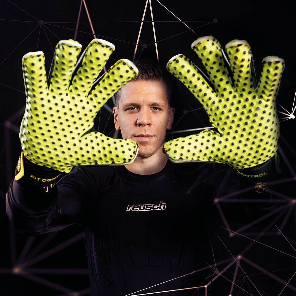 ヴォイチェフ・シュチェスニーのインスタグラム：「Another incredible innovation from @reuschgoalkeeping! Crazy grip and ball control with the new G3 SpeedBump latex! 🔥🔝 #reusch」