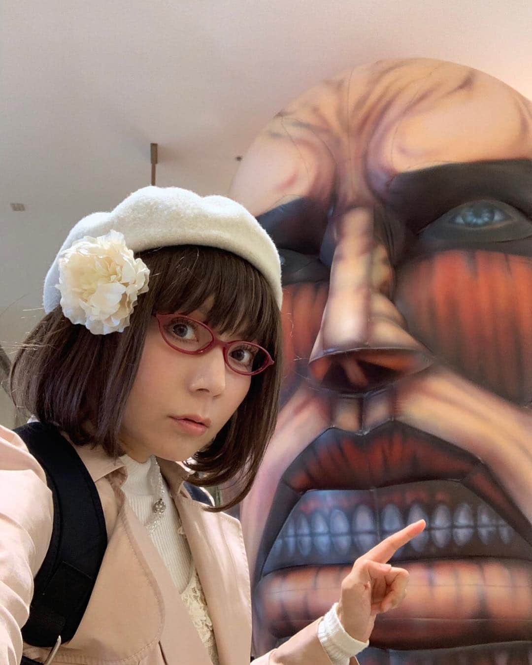 のインスタグラム：「進撃のきべ！！！⚔ . . 鼻の穴に細い握手！！👆😁 . . 先月新宿にて！⚔✨笑 . . . . #進撃の巨人 #shingekinokyojin #attackontitan」