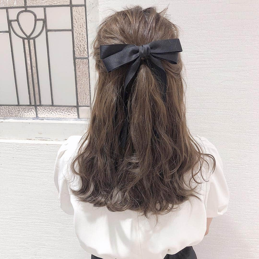 evelyn.coordinateさんのインスタグラム写真 - (evelyn.coordinateInstagram)「・ ・ ✔️リボンバレッタ🎀 ¥1,500+tax ・ evelynオリジナルのリボンバレッタ♡ 後ろ姿まで可愛くなれちゃいます♡♡♡ ・ ・ #エブリン#春服#ヘアアレンジ#ヘアスタイル#髪型アレンジ #ハーフアップ#リボンバレッタ#リボン#evelyn#springfashion#instagram#fashion#followme」5月4日 18時38分 - evelyn.coordinate