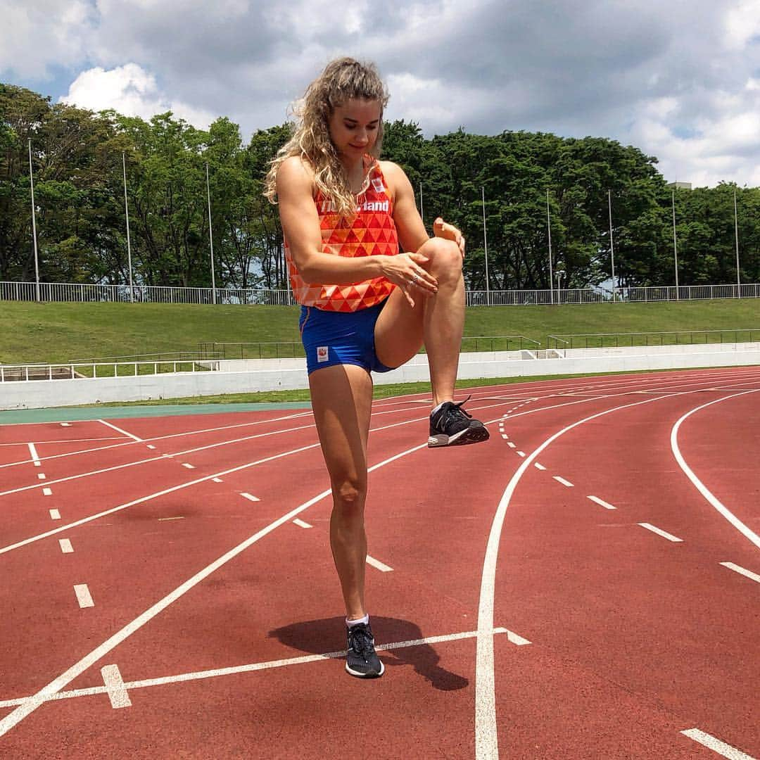 ラウラ・デ・ウィットさんのインスタグラム写真 - (ラウラ・デ・ウィットInstagram)「Stretching the legs after the travel to Japan ✈️🇯🇵 Very happy to be here and to be back in the orange gear 🧡 #WorldRelays2019」5月4日 18時53分 - lauradewitte