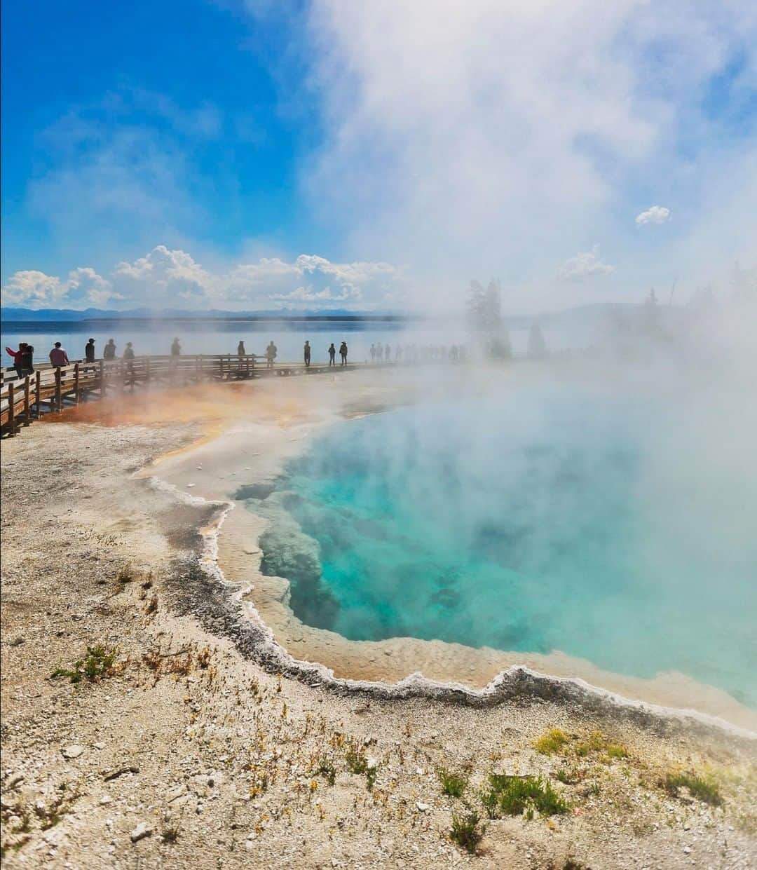 Lonely Planetさんのインスタグラム写真 - (Lonely PlanetInstagram)「'#Yellowstone National Park is one of the most crowded parks in the #US, but worth visiting at least once. It’s crazy to think that the park sits on top of a super #volcano, but you are quickly reminded of that fact by the spewing #geysers and bubbling hot springs. It’s also an amazing place to see wildlife, including bears, elk, wolves, and bison.' – @localadventurer #lpinstatakeover」5月4日 19時00分 - lonelyplanet