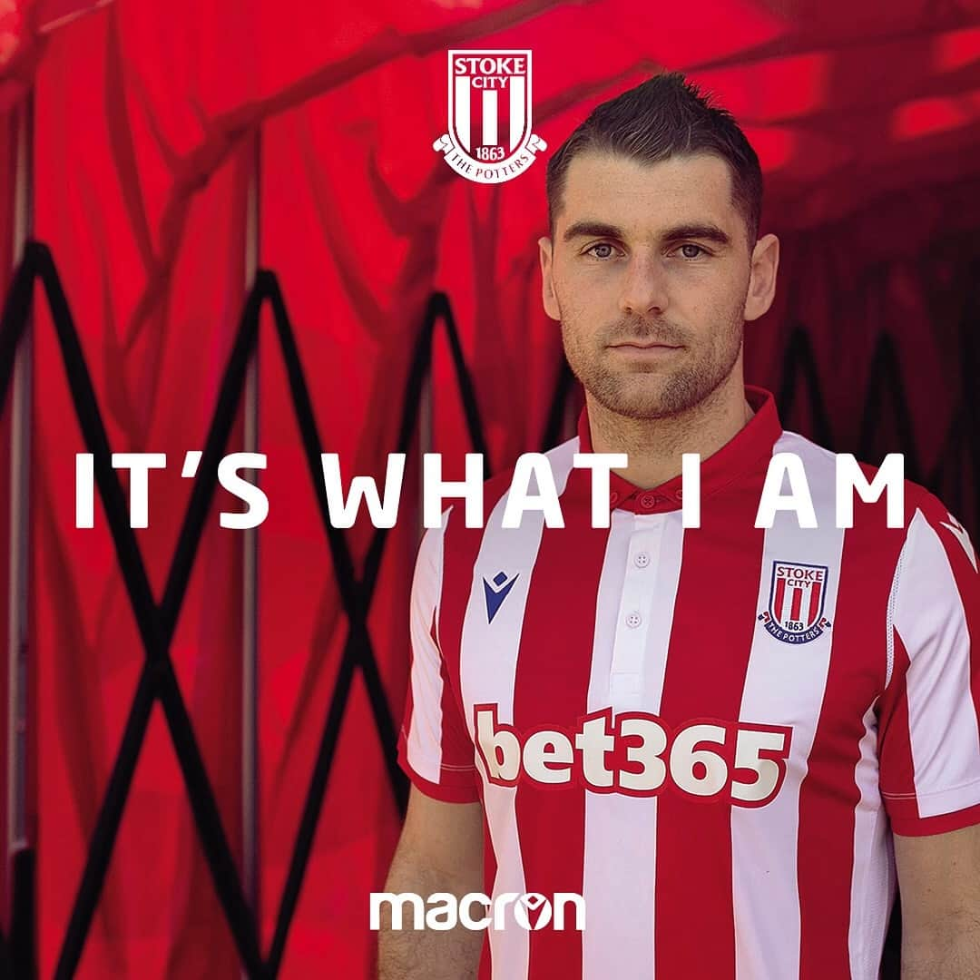 ストーク・シティFCさんのインスタグラム写真 - (ストーク・シティFCInstagram)「🔴⚪️ It's who we are.  The new 2019/20 kits are on sale now.  #SCFC 🔴⚪」5月4日 19時11分 - stokecity