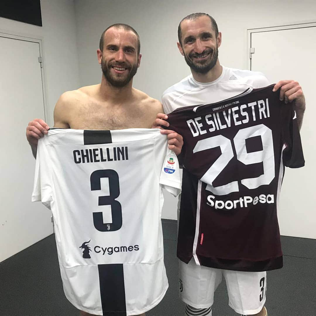 ジョルジョ・キエッリーニさんのインスタグラム写真 - (ジョルジョ・キエッリーニInstagram)「Un terzo tempo davvero INSUPERABILE! #derbydellaMole #testimonialinsuperabili  @insuperabili」5月4日 19時16分 - giorgiochiellini