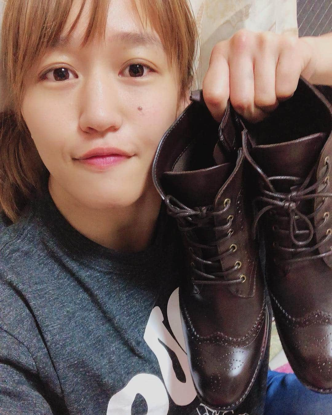 朱里さんのインスタグラム写真 - (朱里Instagram)「New shoes🥾  お世話になってる方から靴をいただきました😭ありがとうございます😊  #new #shoes #boots #cool #thankyou #新しい #靴 #ブーツ #かっこいい #ありがとうございます」5月4日 19時28分 - syuri_official