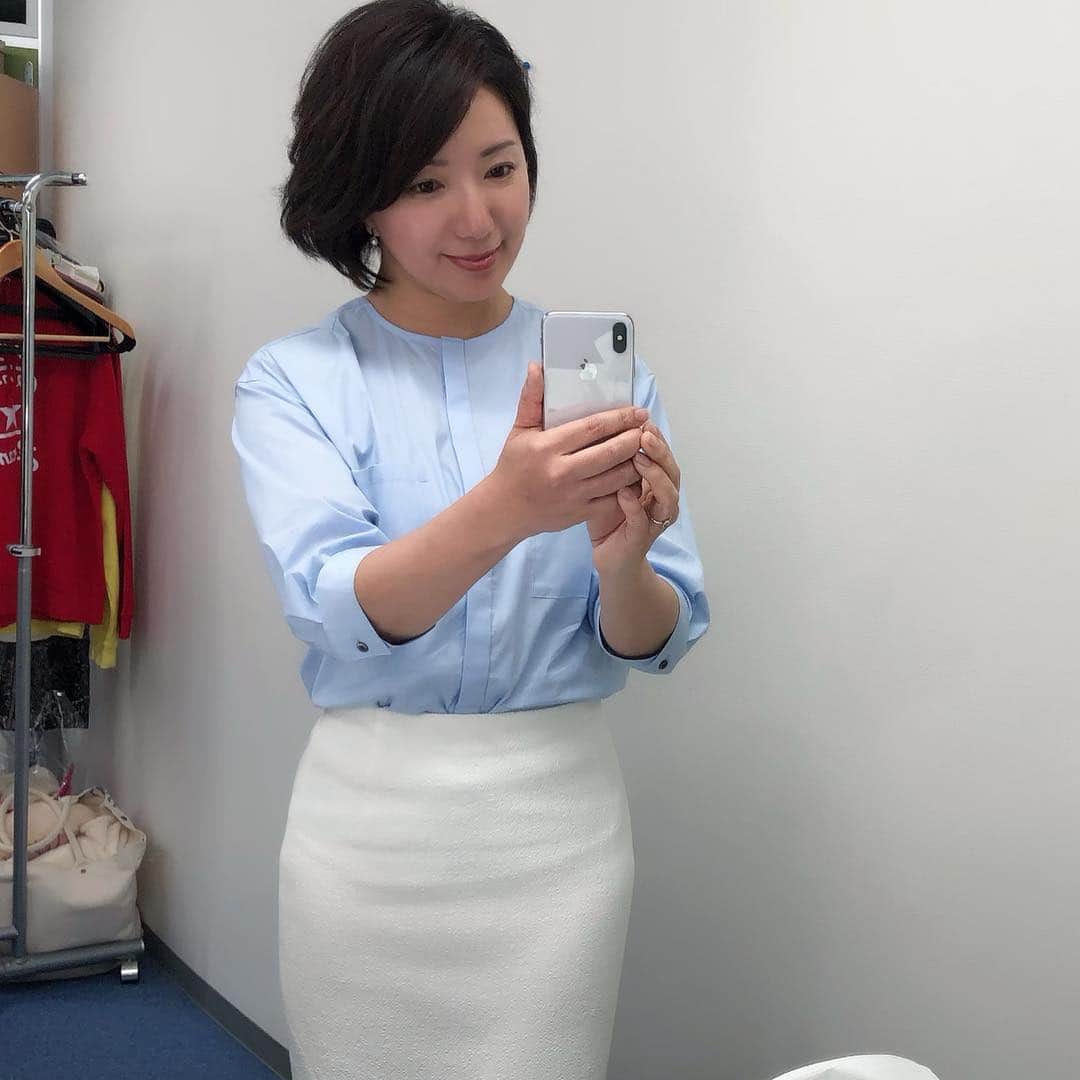角田華子のインスタグラム：「#福岡ニュースファイルcube  #衣装#自由区 #ブルーブラウス  #福岡は暑かった #令和最初のCUBE」