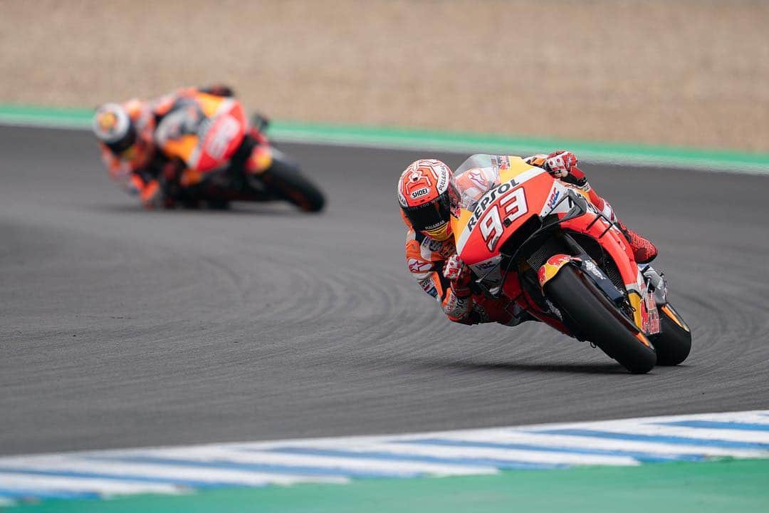 レプソル・ホンダのインスタグラム：「#SpanishGP FP3 ✅ 🔜 Q2 ⠀⠀⠀⠀⠀⠀⠀⠀⠀ @marcmarquez93 🅿️2️⃣ #MM93🐜 ⠀⠀⠀⠀⠀⠀⠀⠀⠀ @jorgelorenzo99 🅿️🔟 #JL99😈 ⠀⠀⠀⠀⠀⠀⠀⠀⠀ #25RepsolHonda #Repsol #MotoGP #Honda #Racing #RepsolHonda #HRC #RC213V #MM93 #JL99 #MarcMarquez #JorgeLorenzo #ThePowerOfDreams #Motorcycle #Spain #Practice 🇪🇸」