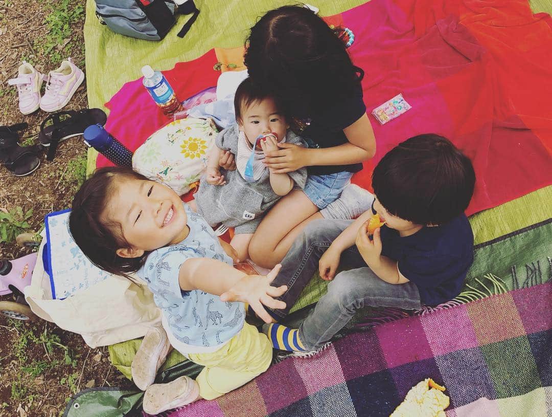 SAYUKIさんのインスタグラム写真 - (SAYUKIInstagram)「みゆ @yoshi_miyu とふみえ @hfumie とキッズ達と公園へ。みゆにベビー産まれて3人とも子供2人になった😄 新生児の妖精っぷりにキュンキュンしました💕 まだまだ赤ちゃん扱いのjくんが大きく見える！  #駒沢公園 #新生児 #みゆおめでとう」5月4日 19時49分 - sayukisvoice