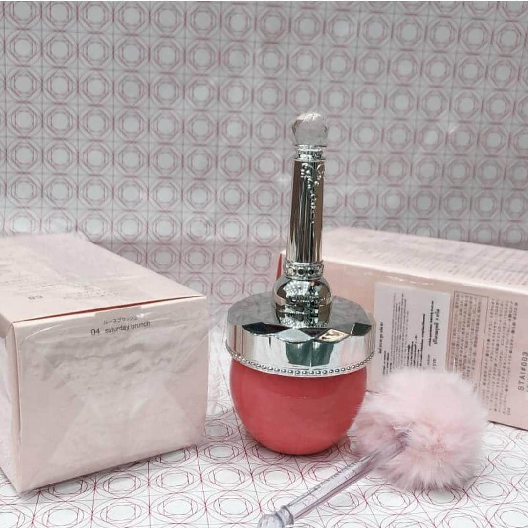 Jill Stuart Cosmetics Japanさんのインスタグラム写真 - (Jill Stuart Cosmetics JapanInstagram)「Jill stuart loose blush Made in Japan . IDR 698.000 . Feminine right down to the gesture of applying it. Loose powder-type blush just like cotton candy. .  Shades; 01 cotton candy Baby pink as soft as cotton candy 02 fluffy flower Coral beige as airy as fluff 03 cherished love True red as pure as love for that special person ※Main color 04 saturday brunch Pink coral as happy as a weekend brunch 05 baby butterfly Cassis red that imparts color as sweet as a small butterfly ★06 fairy dress Whisper pink as delicate as a fairy's dress ★Limited-edition color . Order via line id @kxd1010i Click the link on our profile . #jualjillstuart#jualjillstuartmakeup#jualkuasmakeup#tokobatam#batamtoko#muabatam#batamolshop#olshopbatam#batam#tokokosmetik#jualbrush#jualsigma#jualan#jualanku#jualsephora#jualchanel#jualladuree#jualkosmetikbatam#jualeyeliner#jualmascara#juallipstick#jualmurah#jualankaka#makeupartistbatam#jualmakeup#jualkosmetikori#jualetude#jualladureekosmetik#jualkosmetikjepang#jillstuart」5月4日 19時51分 - jillstuart.beauty