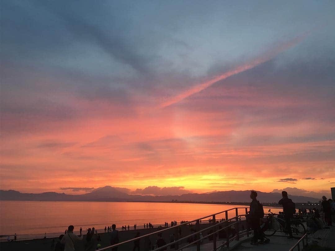 クボタマサヒコさんのインスタグラム写真 - (クボタマサヒコInstagram)「#sunset #sea #beach #magichour #mtfuji」5月4日 19時55分 - kubota_masahiko