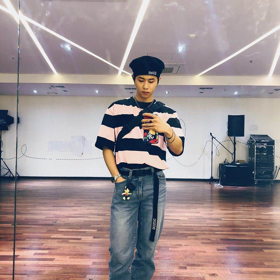 IN2ITさんのインスタグラム写真 - (IN2ITInstagram)「어제의 JIAHN’s Look✌️ ㅤㅤ #인투잇 #IN2IT #인투유 #IN2U #지안 #JIAHN #Look #날씨좋다아~」5月4日 19時55分 - official_in2it