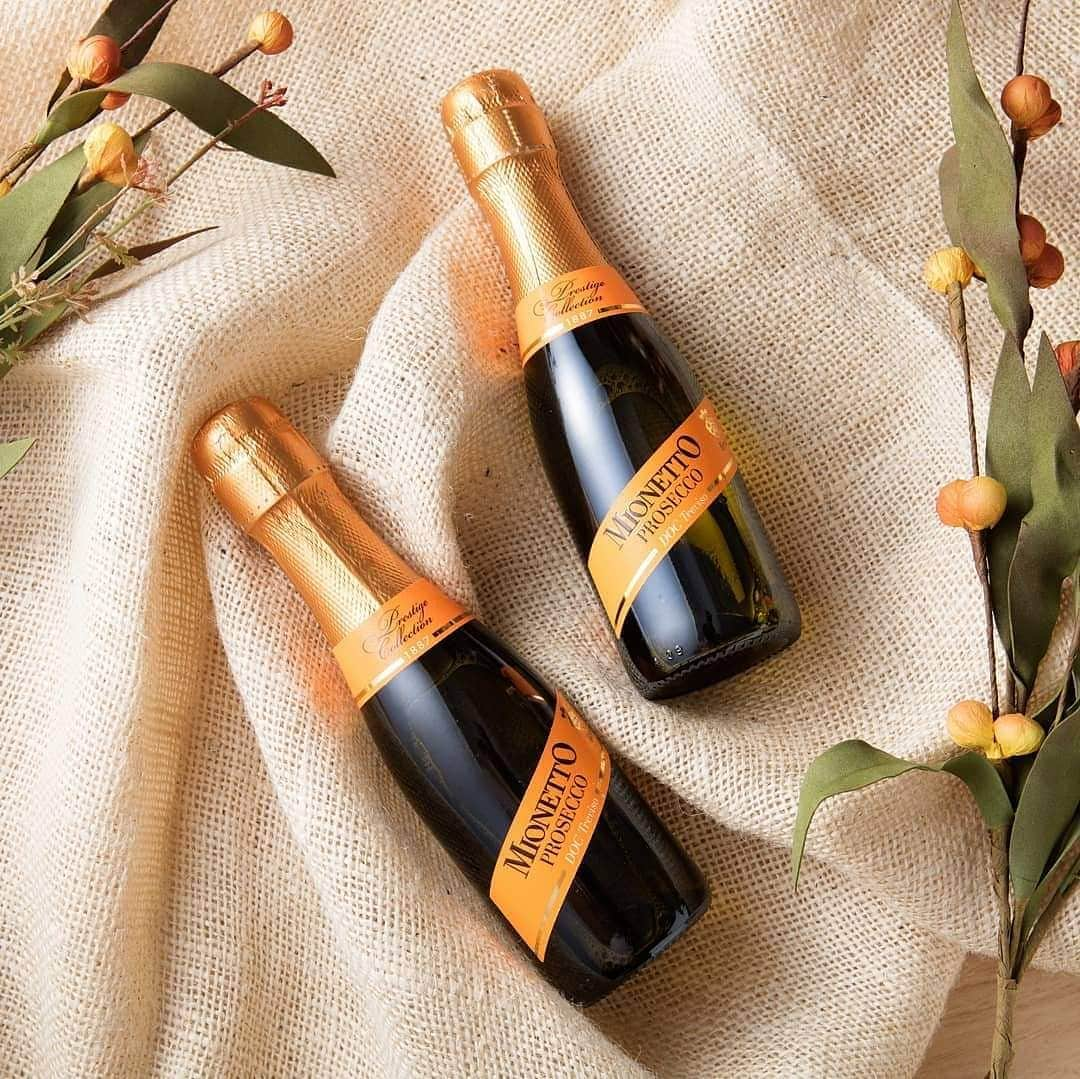 Mionetto Prosecco Montenegroさんのインスタグラム写真 - (Mionetto Prosecco MontenegroInstagram)「Za dobar početak vikenda. 😊 #mionettoprosecco #montenegro #mionettoME #lifestyle #mionetto #mymionetto #madeinitaly #prosecco #proseccotime #italy #sparklingwine #wine」5月4日 19時59分 - mionettome