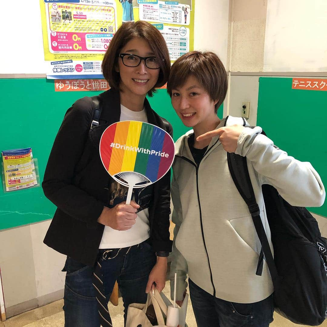 滝沢ななえさんのインスタグラム写真 - (滝沢ななえInstagram)「みなさん、こんばんは。 今日はPRIDE CUP 2019の バレーボール大会に参加してきました！ ・ 益子直美さん(@naomi.masuko)が監督をしてくれるとの事で 私も大慌てで一緒にやってくれる人いないかな〜と バレー仲間に声を掛けたところ 八王子実践・Pioneer・上尾時代の 後輩ちゃん達が集まってくれました！ スペシャルゲストでイケメンズも！ ・ ちびっこチームに240のネットは高すぎだけど 久しぶりにみんなが集まって 楽しかった！結果は散々でしたが！笑 ・ LGBTの大会で〜と説明して 大会に参加出来ないかなー？と聞いても その大会楽しそうー！って言ってくれたり 心の広い仲間に感謝です。 母のママさんバレーのチームの人と 母も見にきてくれました。 ・ 世代を超えて 理解が深まると良いなぁと(^^) こういう私を理解してくれ！ とは思わないけど 私を通して少しでも こんな人もいるよーって 知ってもらえたらなとは思います。 ・ やっぱりバレーボール楽しいな！ また色々写真載せて行きます〜 しかし益子直美さんが綺麗過ぎた… とても優し過ぎた…」5月4日 20時37分 - nanaetakizawa