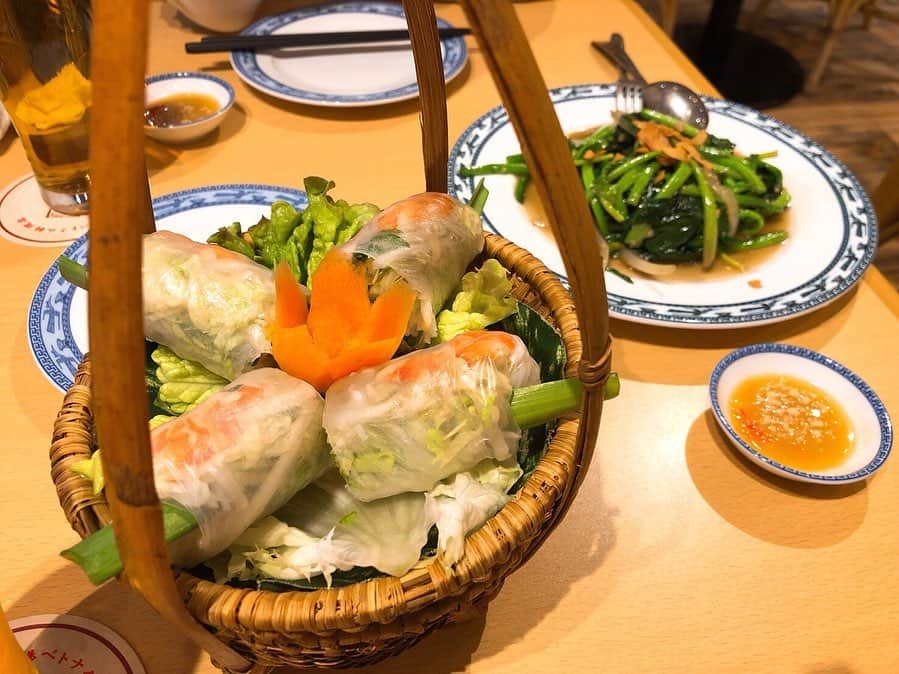 ちなり（高橋知成）さんのインスタグラム写真 - (ちなり（高橋知成）Instagram)「ベトナム料理、すこ。 #サイゴンマジェスティック #フォー #生春巻き #空芯菜 #もち米」5月4日 20時45分 - chinarileah