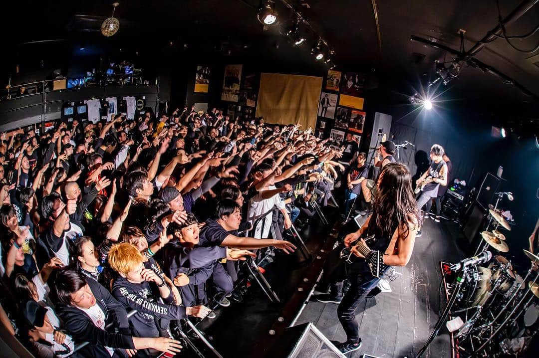 Crystal Lakeさんのインスタグラム写真 - (Crystal LakeInstagram)「THANK YOU FUKUOKA!! HELIX ONEMAN JAPAN TOUR 2019 SEASON 2 in FUKUOKA (SOLD OUT SHOW)  Photo: @taka_tallman  #CrystalLake #HELIX」5月4日 20時51分 - crystallake777