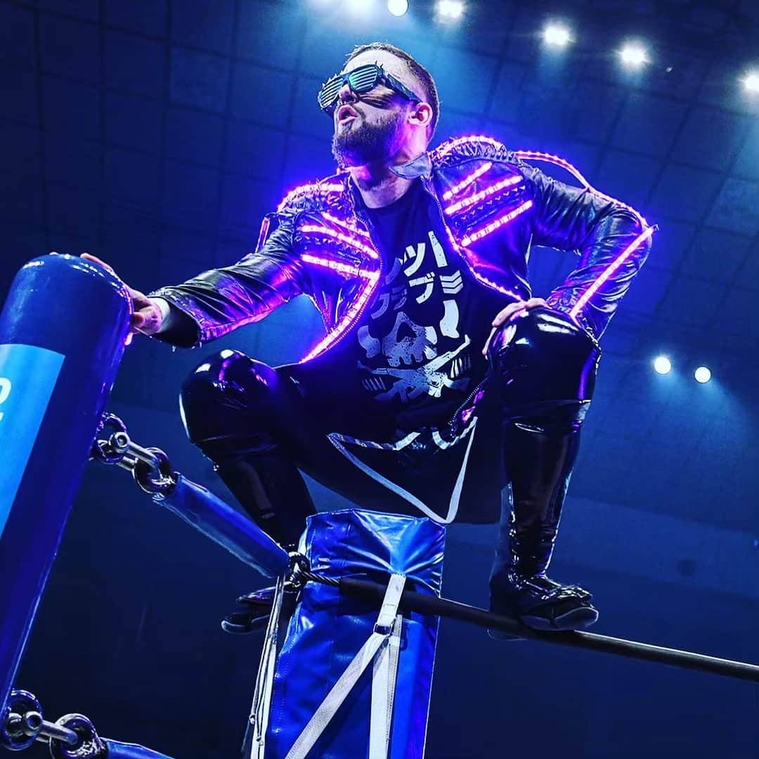 新日本プロレスさんのインスタグラム写真 - (新日本プロレスInstagram)「#ElPhantazmo !! 🕶☠️ #BulletClub の新メンバー“X”は、ウワサのエル・ファンタズモ！ 衝撃の大空中戦で鮮烈デビュー！ @njpw1972  #njbosj #njpw #RPW #新日本プロレス #プロレス」5月4日 20時54分 - njpw1972