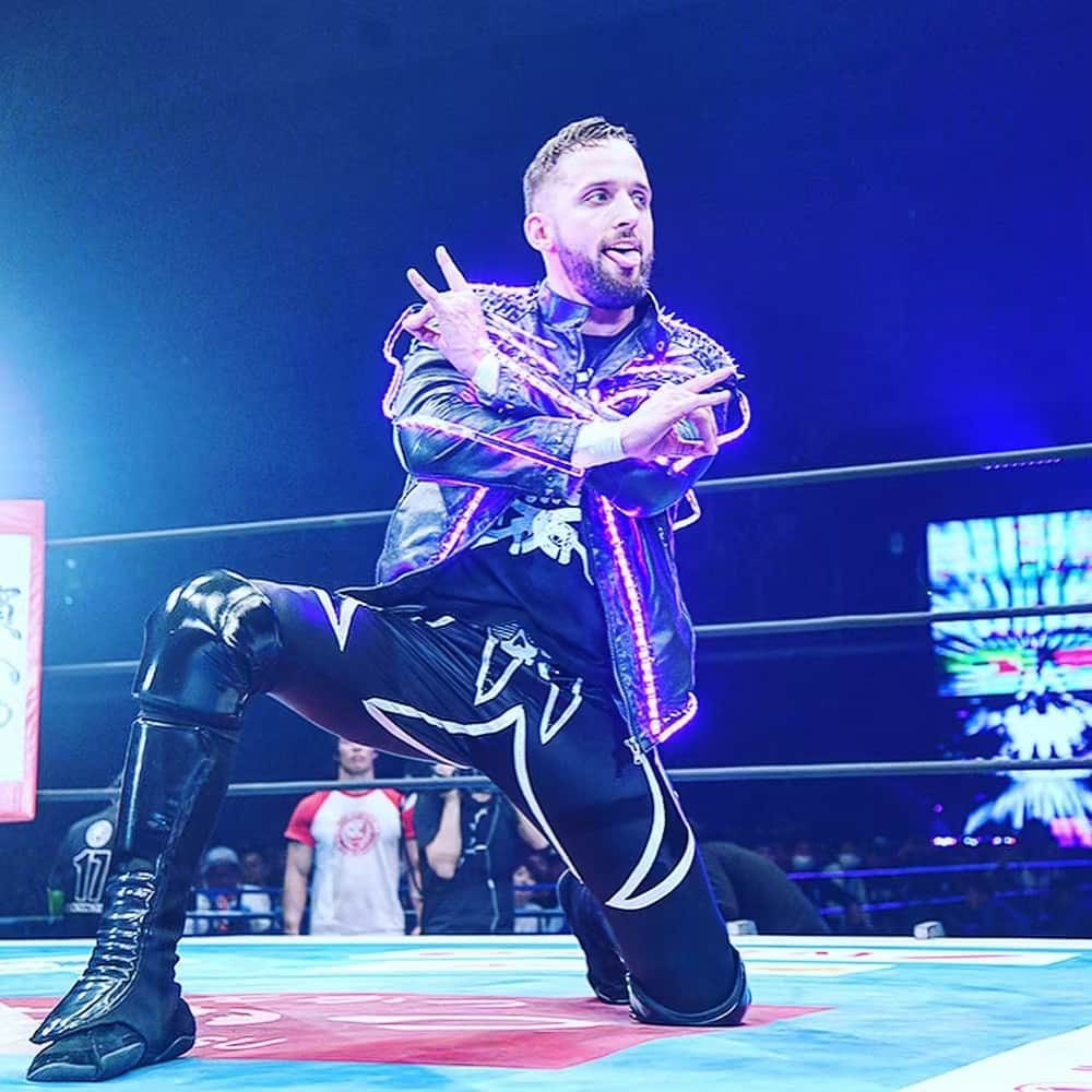 新日本プロレスさんのインスタグラム写真 - (新日本プロレスInstagram)「#ElPhantazmo !! 🕶☠️ #BulletClub の新メンバー“X”は、ウワサのエル・ファンタズモ！ 衝撃の大空中戦で鮮烈デビュー！ @njpw1972  #njbosj #njpw #RPW #新日本プロレス #プロレス」5月4日 20時54分 - njpw1972