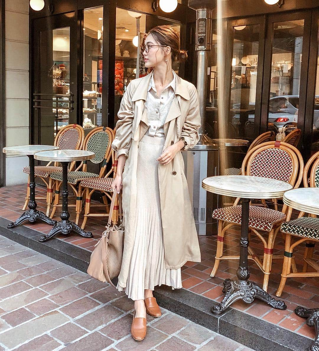 影山可蓮さんのインスタグラム写真 - (影山可蓮Instagram)「・ ・ #coordinate 🧳 ・ ・ 新しいスカートで 安定感抜群の ベージュコーデ🐻 ・ ・ 🏷 SKIRT/SHORTS @akte_official  OUTER  @ungrid_official  SHOES #reedit ・ ・ ・ ✔️#skirt  ロング丈でシャイニーラメが混じった、使いやすいニットスカート✨ はき心地楽チンだし、フィット感があってリブが体型カバーしてくれるのでスタイルアップも◎ 可愛すぎてブラックと2色買いしました💕 ・ ・ ・ ・ ・ #AKTE  #アクテ  #karen_k_outfit  #outfit #ootd  #instafashion  #fashion  #コーデ #コーディネート #今日のコーデ #私服」5月4日 21時03分 - karenoutfits