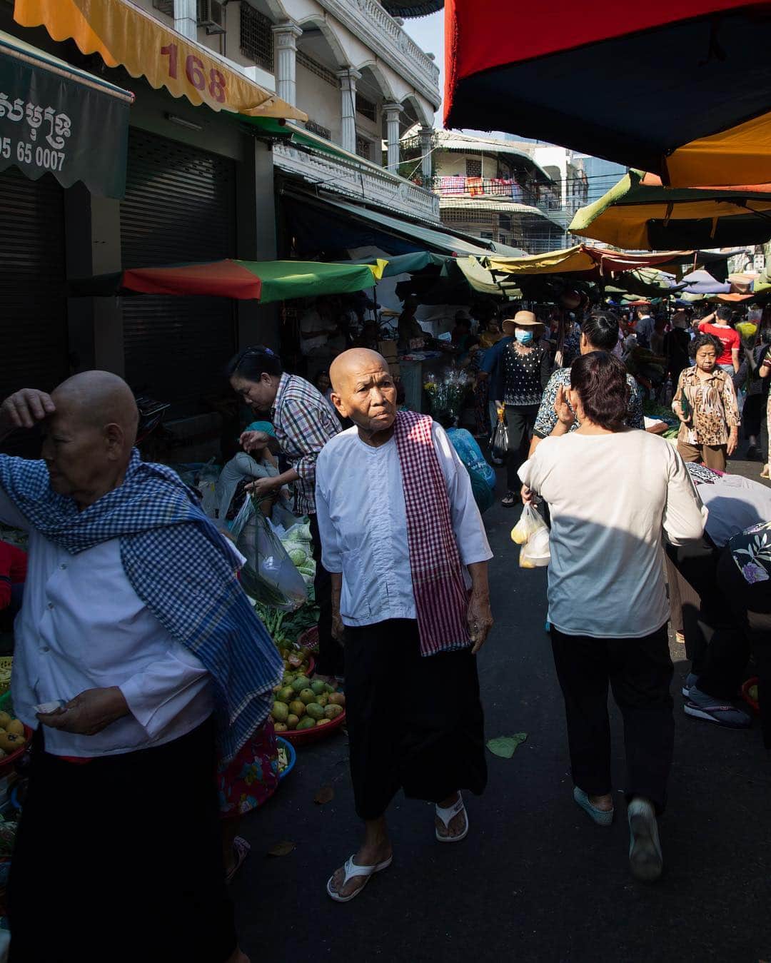 Shunsuke Miyatakeのインスタグラム：「A nun looking around Street Market in the morning.」