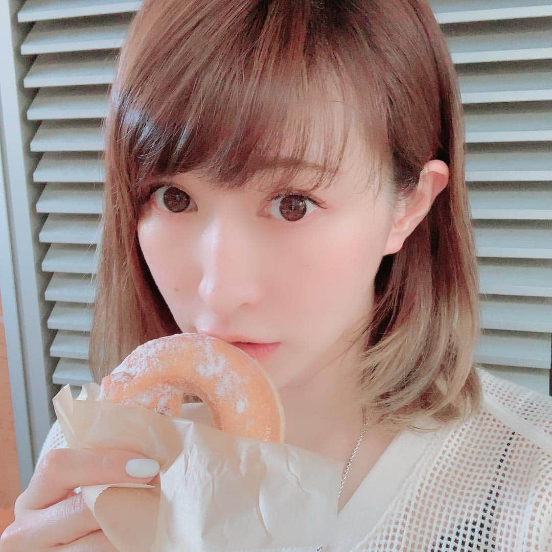 名塚佳織さんのインスタグラム写真 - (名塚佳織Instagram)「´͈ ⌔ `͈ ♡°◌̊ あぁ〜楽しかった♪ 徳島 マチアソビ  24時間も滞在しない 強行スケジュールでしたがw 何だか満喫した気がする♡ 何よりあの炎天下の中… お客様がたくさん集まってくださり 暑いだろうに嫌な顔一つせず ずっとにこやかに見てくださって… すっごくすっごく嬉しかったです( ᵒ̴̶̷̥́ᆺᵒ̴̶̷̣̥̀) 会いに行って良かった…♡ また時間作れたら行きますね！！ その時は、皆さんもまた 会いに来てくれたら嬉しいです´͈ ᵕ `͈ ♡°◌̊ さて！気持ち切り替えて！ 明日の練習じゃ〜〜〜⁽⁽٩(๑˃̶͈̀ □ ˂̶͈́)۶⁾⁾w #徳島 #マチアソビ #イベント  #プリズマイリヤ #ナカノヒトゲノム  #門脇舞以 #鬼頭明里 #パカメラ  #阿波屋 #ラーメン #すだちジュース #マンマローザ」5月4日 21時11分 - nazuka_kaori424