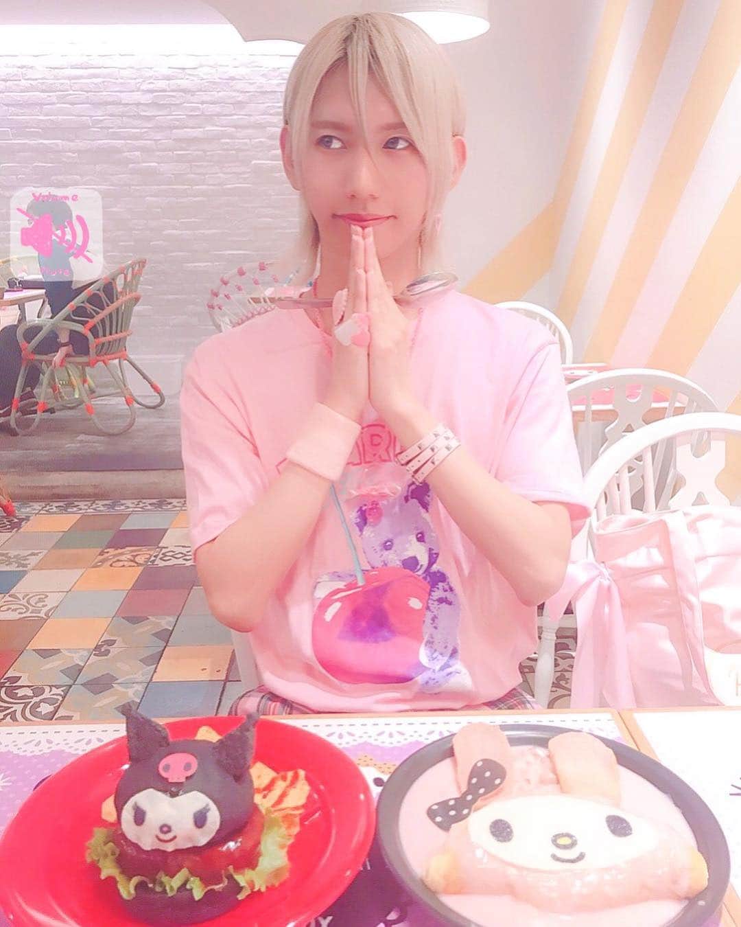 江崎びす子さんのインスタグラム写真 - (江崎びす子Instagram)「メロ〜🎀💓🐰」5月4日 21時12分 - bisukoezaki