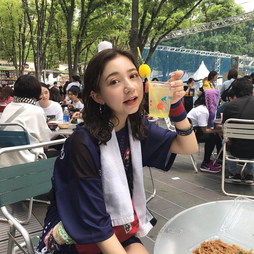 M a r i n aさんのインスタグラム写真 - (M a r i n aInstagram)「* * #ビバラロック 🎧 . . Tシャツ買ってSKY-HI  からスタート 最高だった。 . #skyhi #kinggnu #fivenewold #ゲス #punpee #suchmos #髭男 #アジカン」5月4日 21時14分 - marina_marie_l