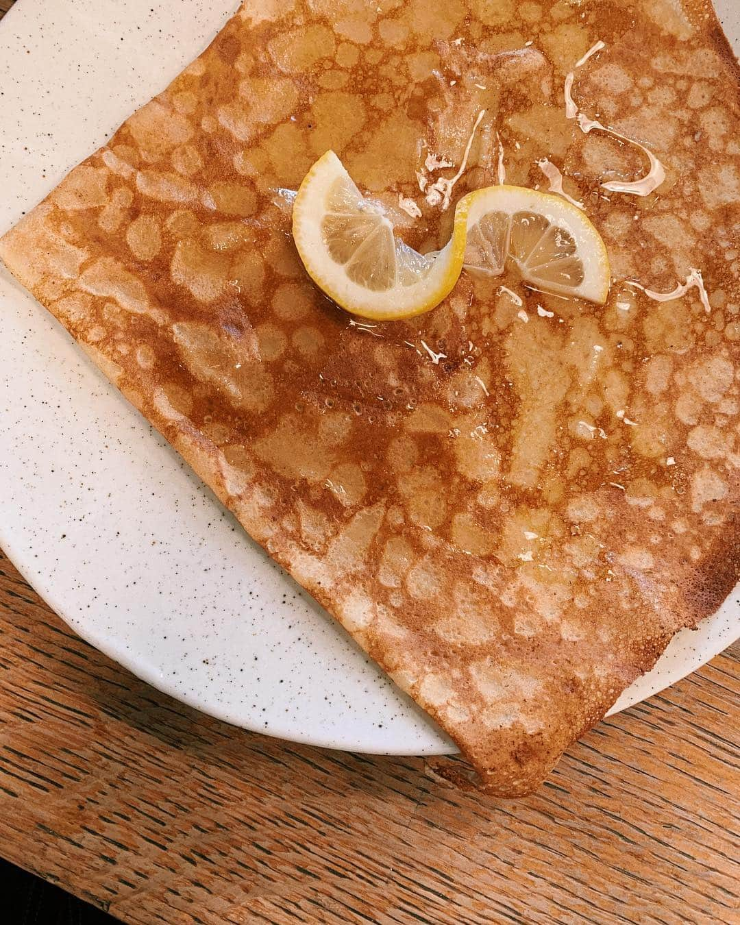 鎌田安里紗さんのインスタグラム写真 - (鎌田安里紗Instagram)「きらきらきらきら🌿🌿🥐🥐 パリを愛する人に教えてもらったお店を訪ねるのがとてもたのしい」5月4日 21時17分 - arisa_kamada