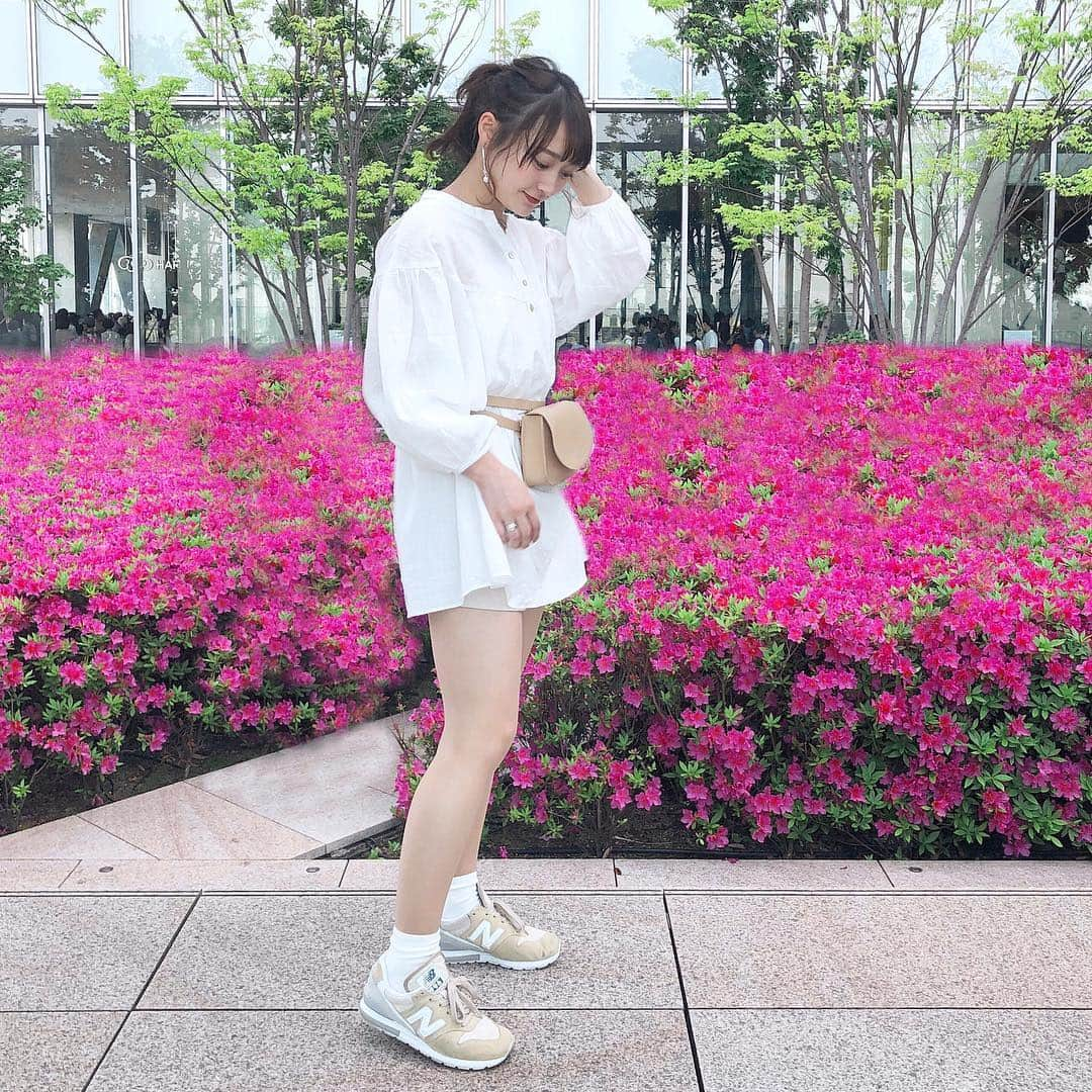 磯俣愛さんのインスタグラム写真 - (磯俣愛Instagram)「今日のワイの服は買った中で 一番お気に入りのワンピよ てっかてか今日暑すぎ あべのハルカスでお母さんと一生彷徨ってた . . . #gogosing#韓国ファッション#🇰🇷 #今日の服#ワイの服やで#韓国通販 #newbalance#newbalance996 #スニーカー#スニーカー女子#ウエストポーチ  #senceofplace#プチプラコーで#シンプルコーデ」5月4日 21時28分 - ai_isomata