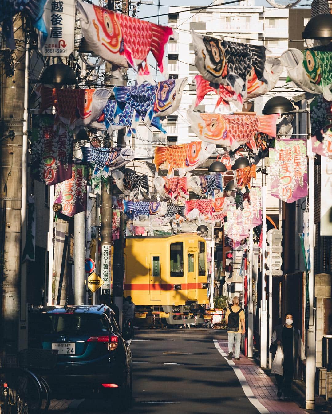 Yuma Yamashitaのインスタグラム：「Koinobori decorations at Sunset time #inspirationcultmag」