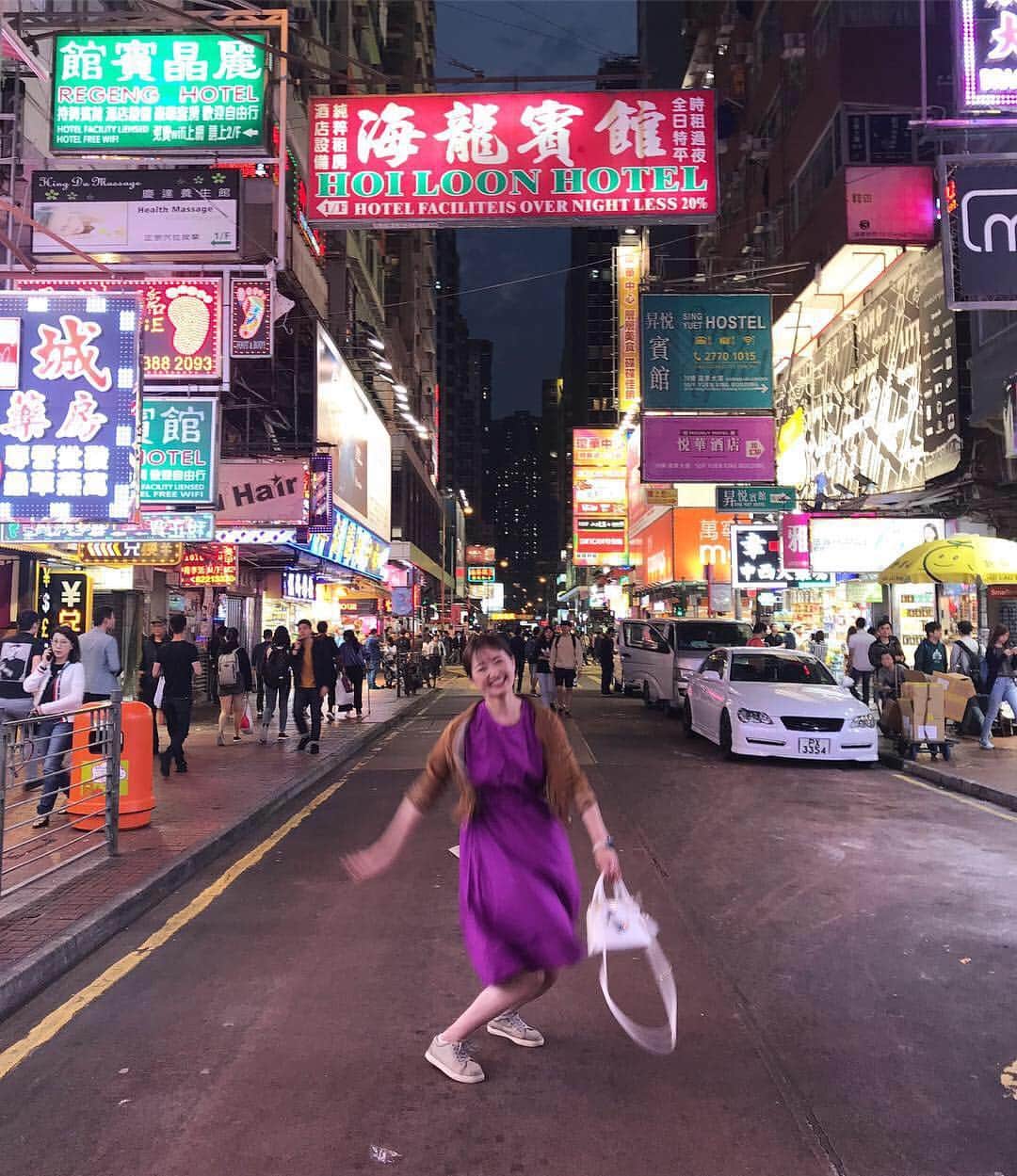 西口真央さんのインスタグラム写真 - (西口真央Instagram)「姉に会いに初めての香港へ！ 姉の家に泊まりゆったりまったりな旅🇭🇰🌟🌈✈️ 香港の街はピカピカなネオンに包まれる活気溢れる所でした！ また遊びに行きまsoon！ #hongkong  #香港 #truffe #eggs I have an older sister named #KIKO haha」5月4日 21時41分 - maaaaaaaoo_1003