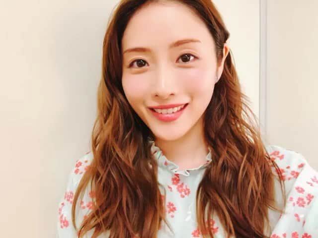 のインスタグラム：「. . さとみちゃんから動画！！ 可愛すぎて可愛すぎてほんとにやばい♥♥ 5月5日 21:00~21:49 5月12日 21:00~21:49 . . #ishiharasatomi #satomiishihara  #いしはらさとみ #石原さとみ」