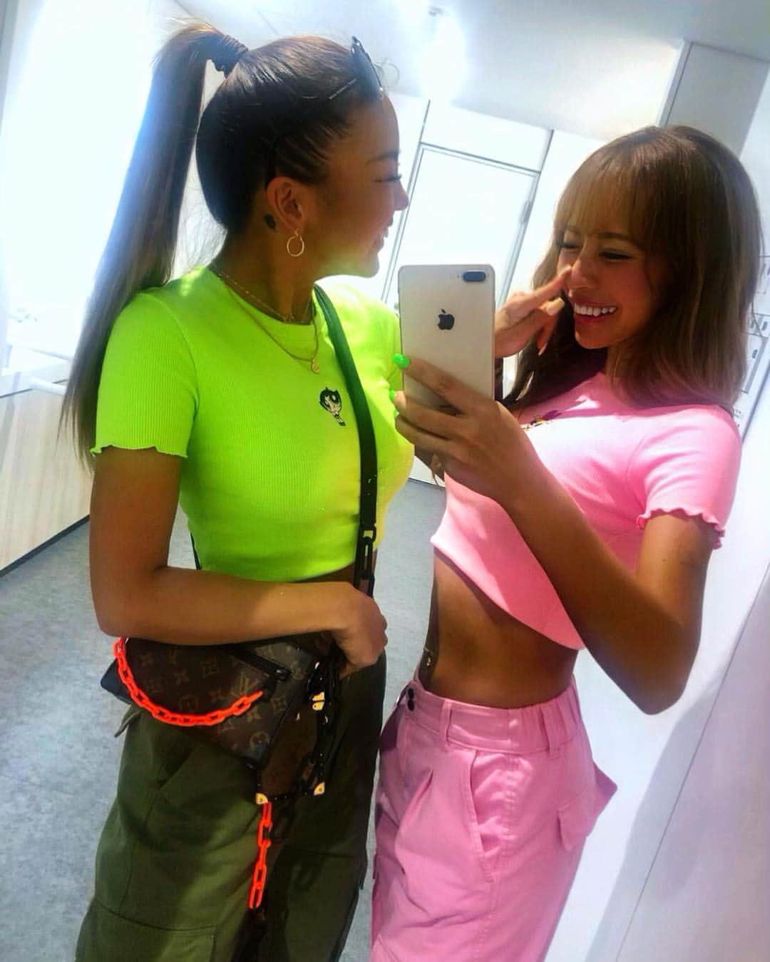 菅又菜摘（ナツ）さんのインスタグラム写真 - (菅又菜摘（ナツ）Instagram)「twins💚💖 3枚目の写真大好き👉🏾swipe!! #東京ストリートコレクション  #twins #code #powerpuffgirls #buttercup #blossom #supernenas  #neon #green #pink #fashion #style  #ootd #outfit #tokyostreetcollection #tsc #love #mygirl #xxaiminxx #あいみん  #kogenatsu #焦げNATSU #こげなつ」5月4日 21時36分 - kogenatsu920