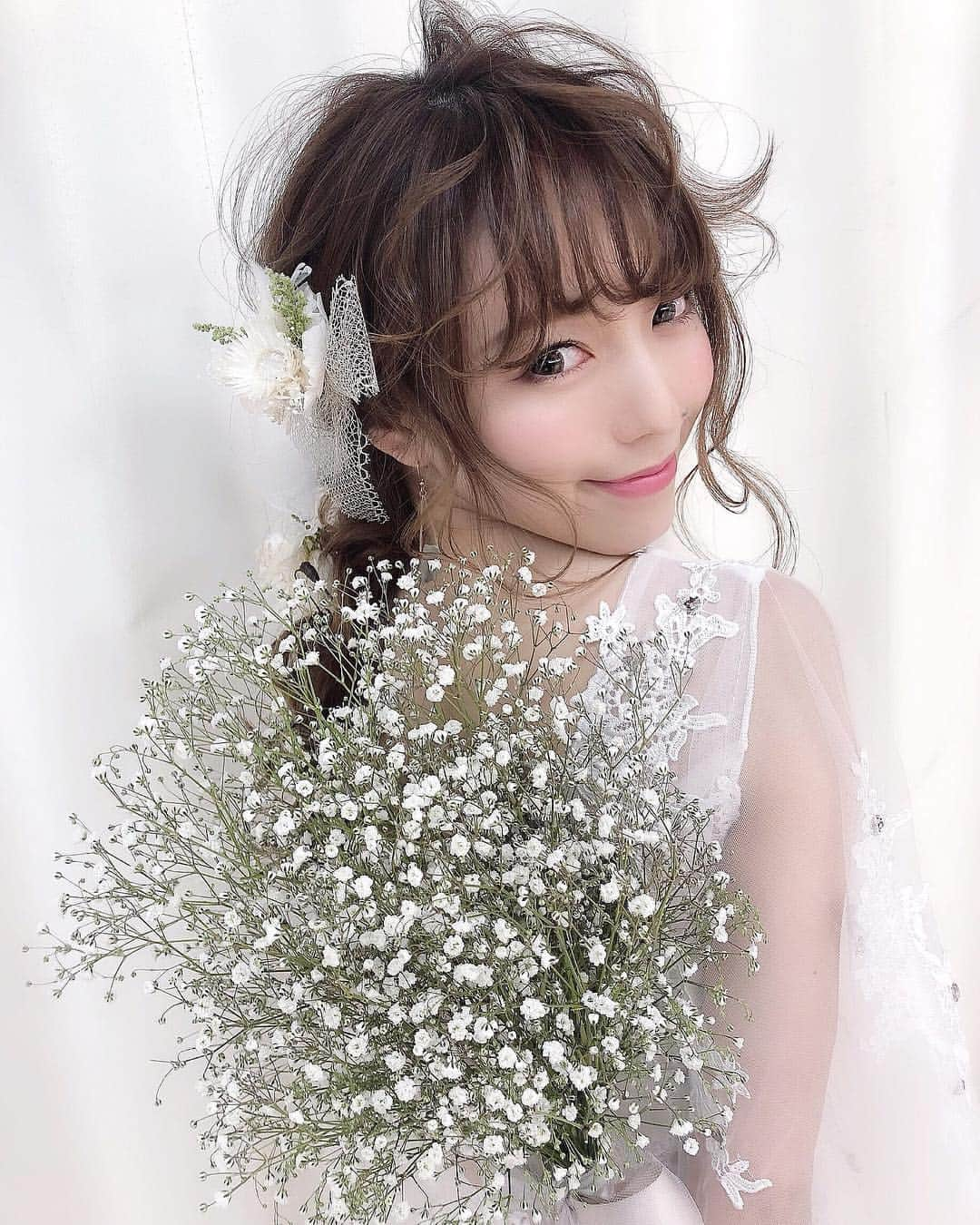 白岩まちこさんのインスタグラム写真 - (白岩まちこInstagram)「≫≫≫ ⁑ 👰🏼🥀👰🏼🥀ㅤㅤㅤㅤㅤㅤㅤㅤㅤㅤㅤㅤㅤ  ㅤㅤㅤㅤㅤㅤㅤㅤㅤㅤㅤㅤㅤ ㅤㅤㅤㅤㅤㅤㅤㅤㅤㅤㅤㅤㅤ ㅤㅤㅤㅤㅤㅤㅤㅤㅤㅤㅤㅤㅤ みんなに質問🤢！ ㅤㅤㅤㅤㅤㅤㅤㅤㅤㅤㅤㅤㅤ ㅤㅤㅤㅤㅤㅤㅤㅤㅤㅤㅤㅤㅤ ㅤㅤㅤㅤㅤㅤㅤㅤㅤㅤㅤㅤㅤ そろそろアイコン変えようかと思ってて ２枚目か３枚目かで悩んでるんやけど、 みんなはどれがいいと思う😯！！？？ ㅤㅤㅤㅤㅤㅤㅤㅤㅤㅤㅤㅤㅤ ㅤㅤㅤㅤㅤㅤㅤㅤㅤㅤㅤㅤㅤ ㅤㅤㅤㅤㅤㅤㅤㅤㅤㅤㅤㅤㅤ もしくは、この写真がいいと思うってのが あれば教えてほしいな🥺！ ㅤㅤㅤㅤㅤㅤㅤㅤㅤㅤㅤㅤㅤ ㅤㅤㅤㅤㅤㅤㅤㅤㅤㅤㅤㅤㅤ ㅤㅤㅤㅤㅤㅤㅤㅤㅤㅤㅤㅤㅤ ㅤㅤㅤㅤㅤㅤㅤㅤㅤㅤㅤㅤㅤ １枚目は載せたことなかったから、 載せてみた📸💓 ㅤㅤㅤㅤㅤㅤㅤㅤㅤㅤㅤㅤㅤ ㅤㅤㅤㅤㅤㅤㅤㅤㅤㅤㅤㅤㅤ ㅤㅤㅤㅤㅤㅤㅤㅤㅤㅤㅤㅤㅤ ㅤㅤㅤㅤㅤㅤㅤㅤㅤㅤㅤㅤㅤ ㅤㅤㅤㅤㅤㅤㅤㅤㅤㅤㅤㅤㅤ  #撮影#ウェディング#ネイル#結婚式ヘアアレンジ #ウェディング撮影#ウェディングドレス #ヘアアレンジ#アレンジヘア#編みおろし #ヘッドドレス#シースルーバング#前髪アレンジ#前髪#涙袋#ビジョビ#ドライフラワー#イヤリング#ピアス#前撮り#前撮りヘア#ブライダルネイル #ウェディングフォト#ウェディングヘア #プレ花嫁#フォトウェディング#結婚式 #ブライダル#メイク#ツヤ肌#白岩まちこ」5月4日 21時38分 - machichas