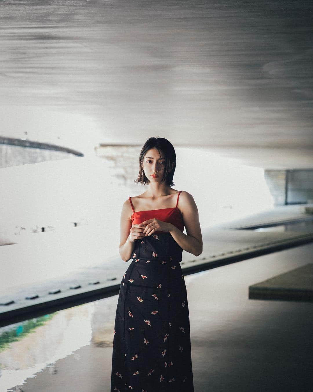Paul Smith Japanさんのインスタグラム写真 - (Paul Smith JapanInstagram)「赤と黒の詩的なエレガンス。 . 大胆な色づかいとキュートなデイジープリントのコントラストが、フェミニンで大人っぽい雰囲気を演出する「シアーペインテッド デイジープリント」のセットアップ。 . Photography : @yukubo Model : @manatakase_ . . . #PaulSmith #summer #style #womensfashion #ポールスミス #東京都現代美術館」5月4日 21時49分 - paulsmithjapan