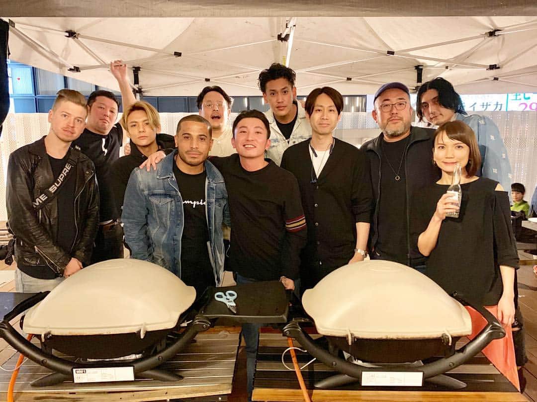 のインスタグラム：「今日はSUGARBITZファミリーBBQでした🍖 NYから来ていたDJのSo Dopeも👍 さっそく今夜はLEAD, MARTINとオクタゴンでDJ🔥  それにしても都心のBBQスポット便利すぎて もう普通のバーベキュー行けない…  #SUGARBITZ」