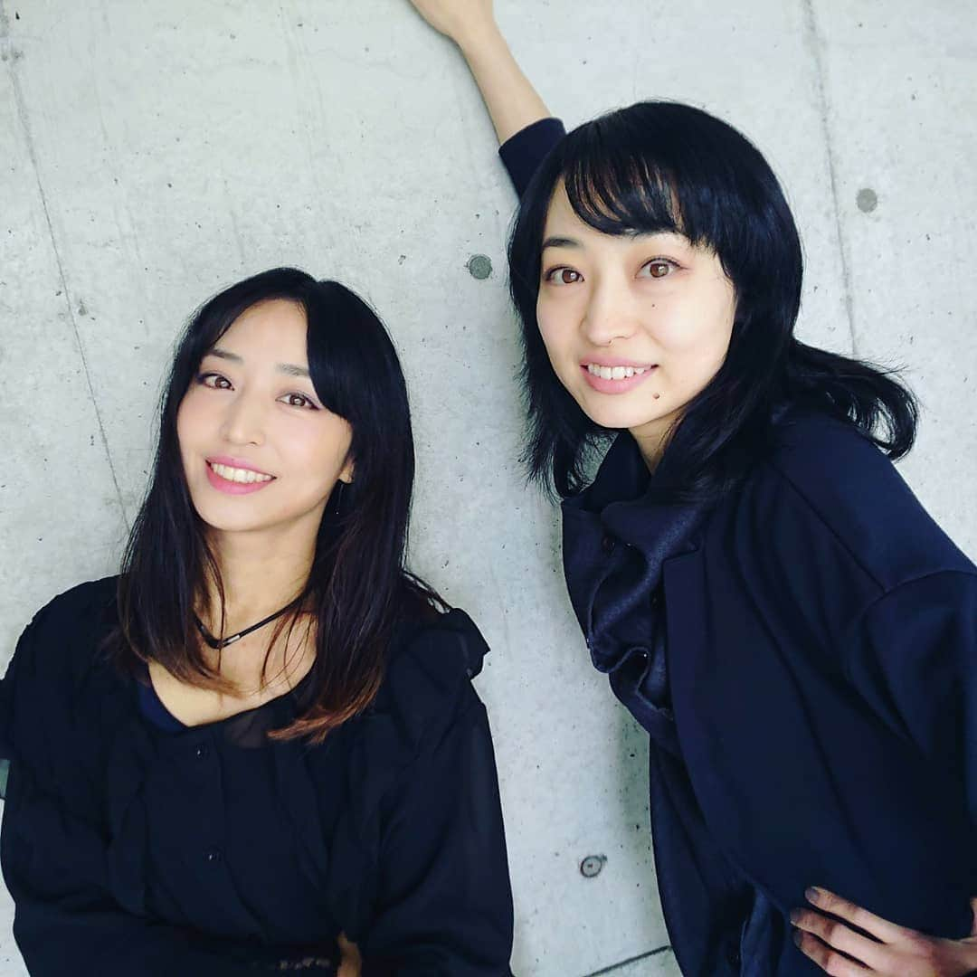 Yukiさんのインスタグラム写真 - (YukiInstagram)「more photos with my sister @yukari__osaka  YUKI × YUKARI 神戸で姉妹イベントします！  YUKI→今年10周年を迎え、イギリスのマーシャルレコーズより世界デビューするハードロックバンドD_Driveのギタリスト YUKARI→ニューヨークとパレスチナを拠点に活動するダンスカンパニーYaa Samar! Dance Theatre唯一の東アジア人  D_DriveとYukariがコラボする舞台「チェリーを三つ、入れてください。」についてのトークやふたりのスペシャルコラボなどなど、盛りだくさんな内容を特製ドリンクと共にお楽しみください！質問コーナーとここだけのスペシャル物販もあるよ！  とき：5月17日(金)  1部 18:00〜19:30（17:45入場開始） 2部 20:00〜21:30（19:45入場開始） ※入れ替え制 ​※各回公演の紹介はありますが、異なる内容で開催します。  ところ：EGGPLANT 兵庫県神戸市中央区中山手通1-27-8永都ビル神戸ハンター坂　地下１階 ※各線三宮（三ノ宮）駅から北へ徒歩8分程度  料金：¥2000 ワンドリンク付き  参加ご希望の方は enterartproject@gmail.com へ「姉妹イベント」の件名で本文にお名前と参加人数、ご希望の部（1部／2部）をご記入の上、メールでお申込みください。  #dance #music #art #performer #contemporarydance #dancer #d_drive #hardrock #players #enterart #specialevent #instagood #instamood #siblings #sisters #japanesegirls #舞台 #ダンス #コンテンポラリーダンス #ミュージック #ハードロック #姉妹 #イベント #コラボレーション」5月4日 21時52分 - d_drive_gt_yuki